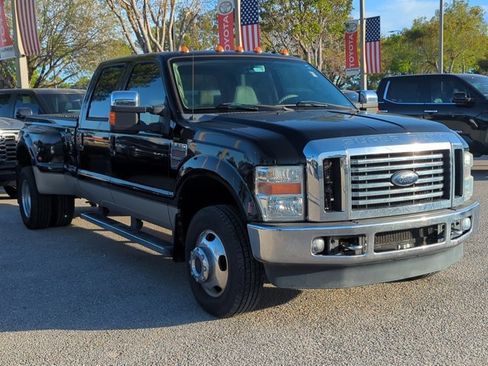 Used 2010 Ford F350 Lariat image 3