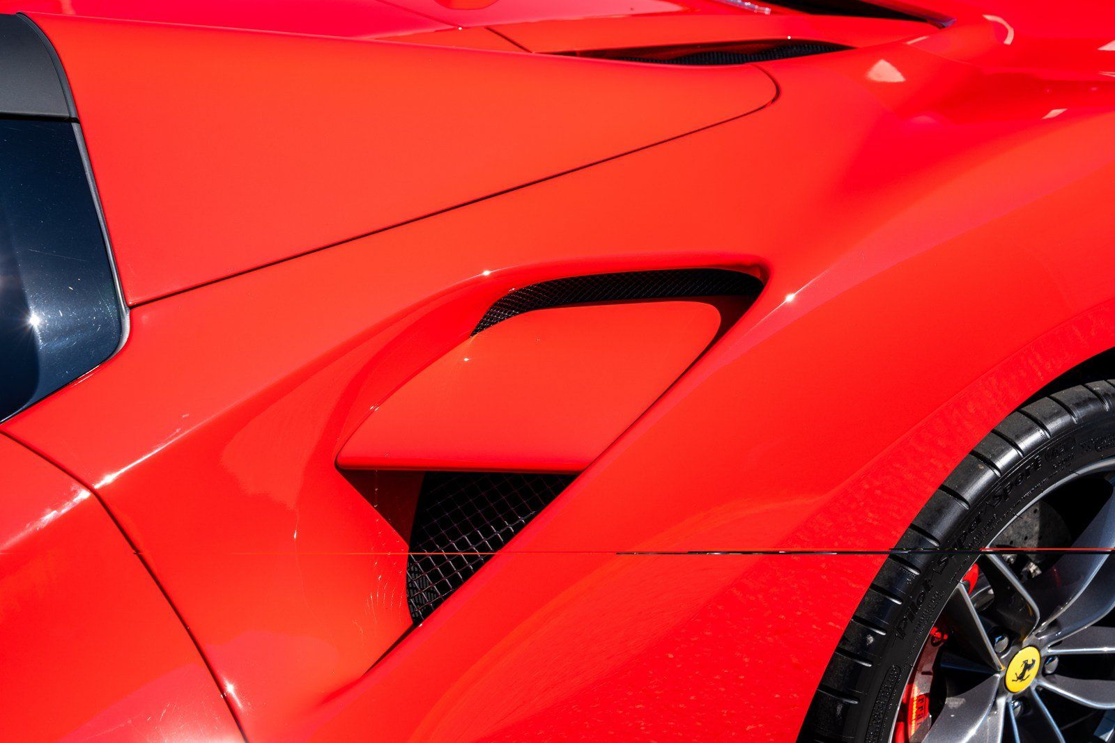 Used 2018 Ferrari 488 Spider RWD image 13