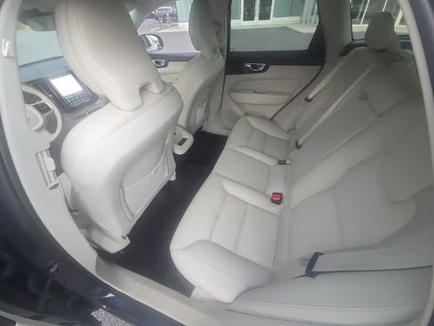Used 2024 Volvo XC60 B5 Plus w/ Climate Package AWD/4WD image 5