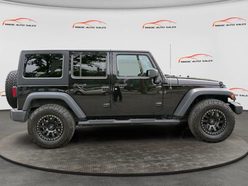 Used 2017 Jeep Wrangler Unlimited Sport w/ Quick Order Package 24S AWD/4WD image 6