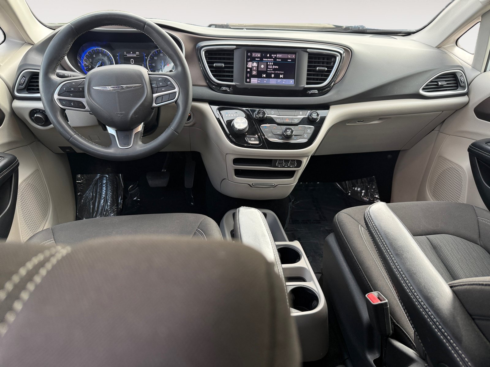 Used 2022 Chrysler Voyager LX FWD image 15
