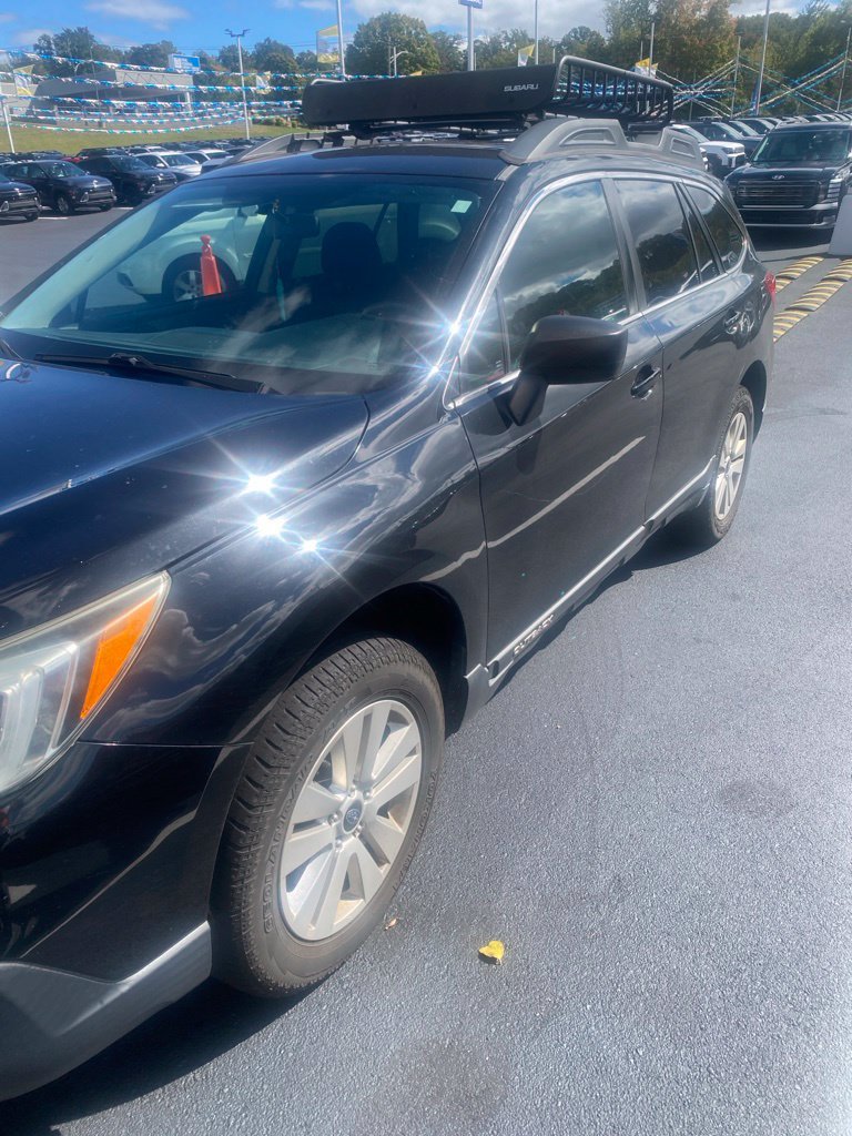 Used 2017 Subaru Outback 2.5i AWD/4WD image 1
