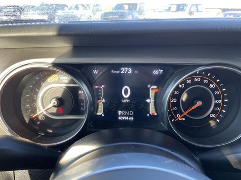 Used 2019 Jeep Wrangler Unlimited Sahara w/ Safety Group image 16