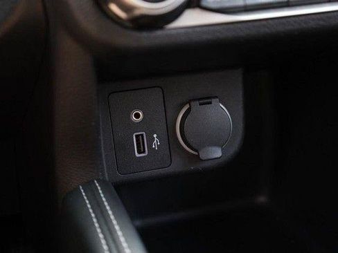 Used 2018 Nissan Kicks SR FWD image 14