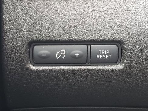 Used 2015 Nissan Rogue SL w/ SL Premium Package AWD/4WD image 29