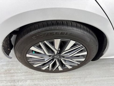 Used 2024 Nissan Altima 2.5 SV FWD image 10