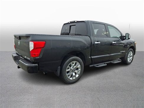 Used 2021 Nissan Titan SV w/ SV Convenience Package image 4