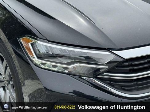Certified 2023 Volkswagen Jetta SE w/ Panoramic Sunroof Package FWD image 8