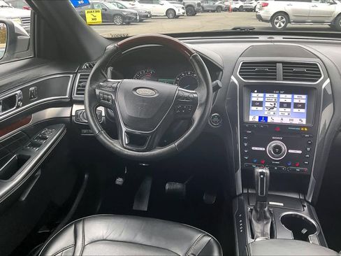 Used 2019 Ford Explorer Platinum image 8