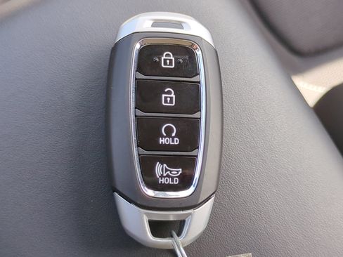 Certified 2025 Hyundai Venue Limited FWD image 25