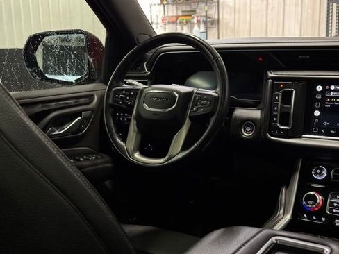 Used 2022 GMC Yukon XL Denali w/ Denali Premium Package image 27