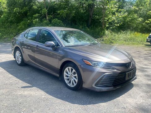 Used 2023 Toyota Camry LE FWD image 11