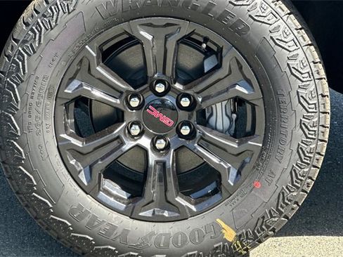 New 2025 GMC Canyon Elevation w/ Convenience Package image 25