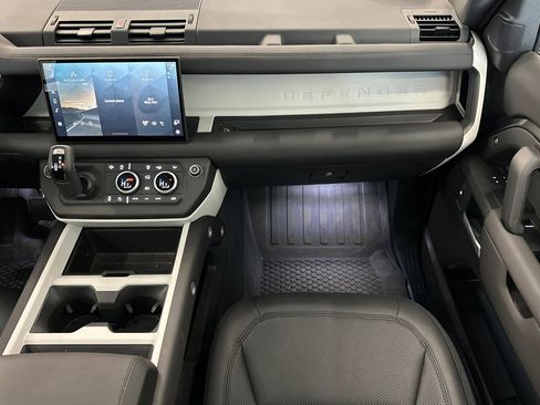 Used 2025 Land Rover Defender 110 S image 29