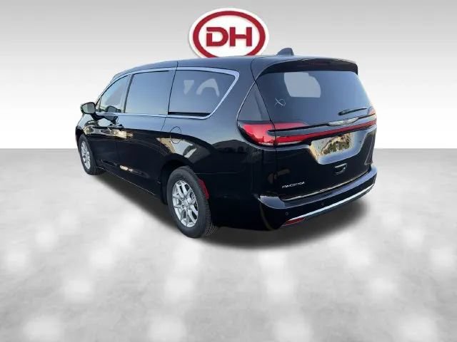 Used 2026 Chrysler Pacifica Select FWD image 8