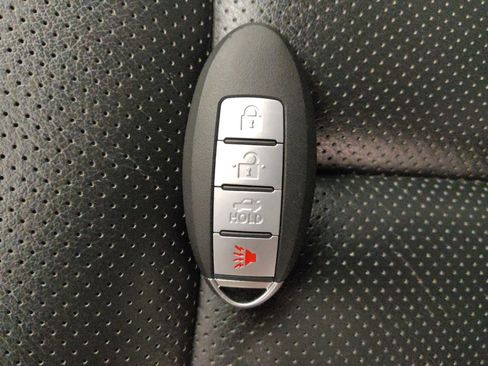 Used 2015 Nissan Rogue SL image 32