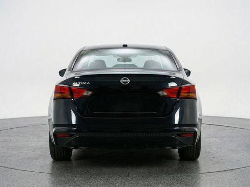Used 2025 Nissan Altima 2.5 SV FWD image 7