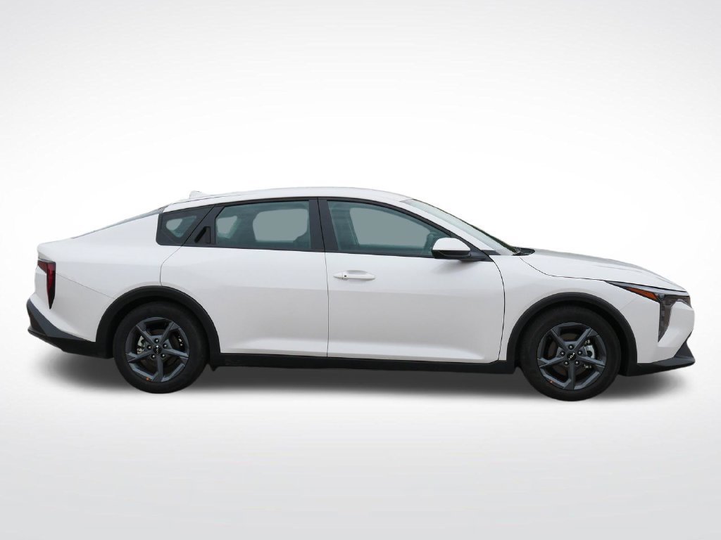 Used 2025 Kia K4 FWD image 2