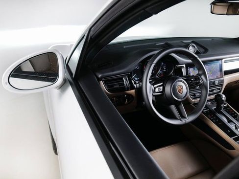 Certified 2026 Porsche Macan image 28