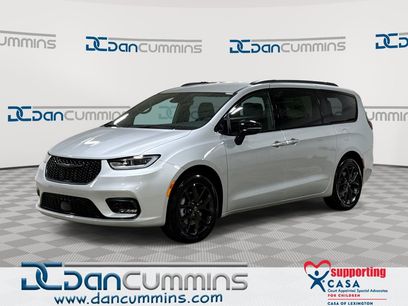 New 2026 Chrysler Pacifica Select w/ S Appearance Package