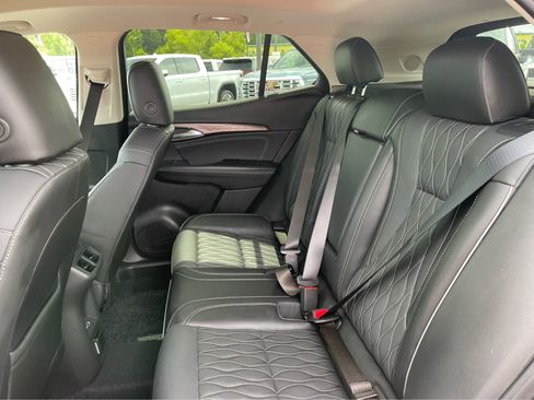 Used 2022 Buick Envision Avenir w/ Technology Package II FWD image 24