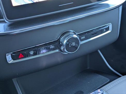 New 2026 Volvo XC90 B5 Plus w/ Protection Package image 8