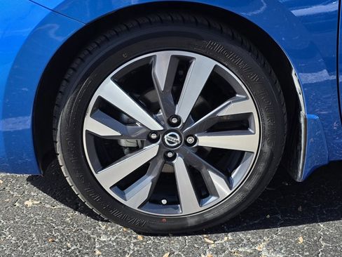 Used 2021 Nissan Versa SR image 35