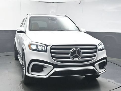 Used 2026 Mercedes-Benz GLS 450 4MATIC image 2