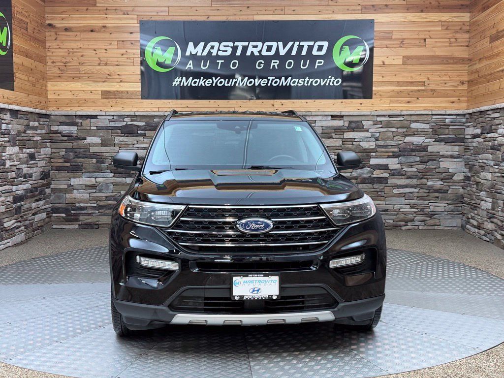 Used 2020 Ford Explorer XLT w/ Equipment Group 202A AWD/4WD image 2