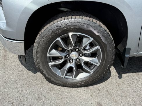 Used 2023 Chevrolet Silverado 1500 LT AWD/4WD image 9