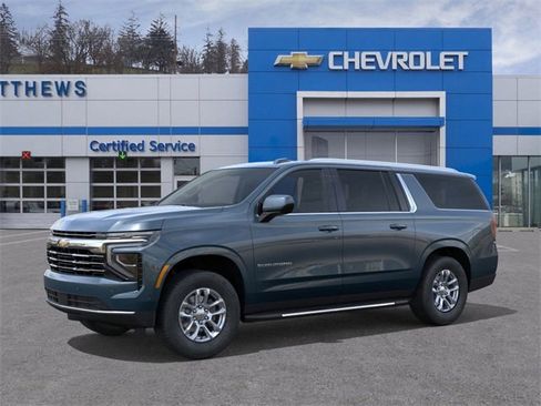 New 2026 Chevrolet Suburban LT image 2