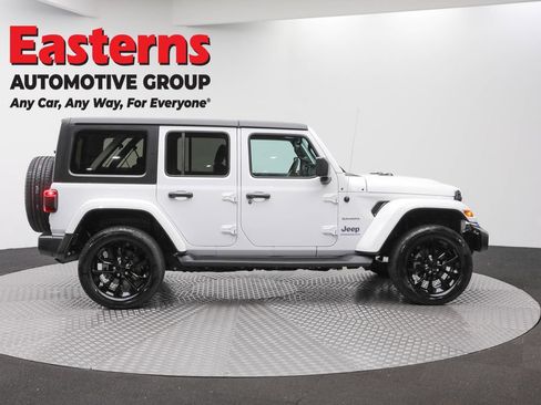 Used 2023 Jeep Wrangler Unlimited Sahara w/ Dual Top Group AWD/4WD image 4