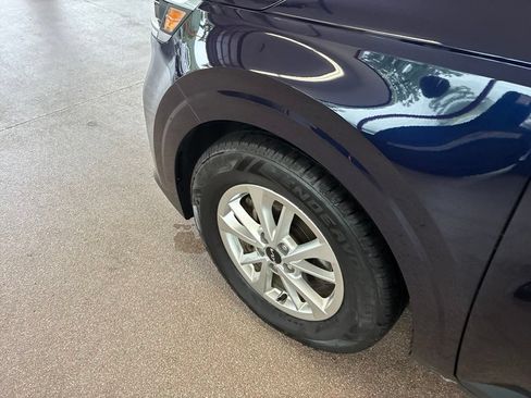 Used 2023 Kia Carnival LX FWD image 37