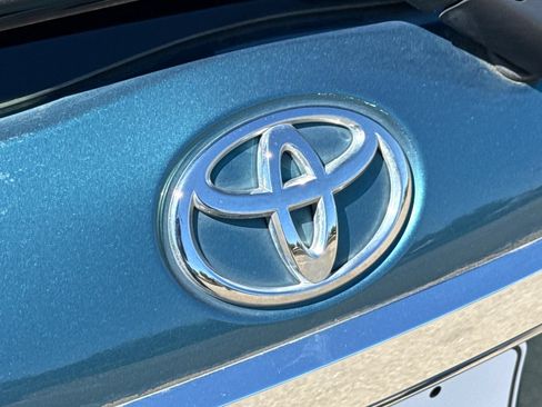 Used 2012 Toyota Yaris LE FWD image 44