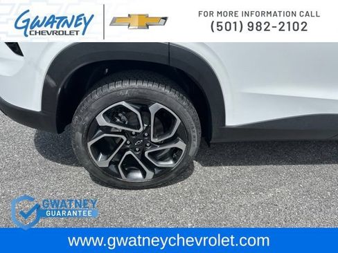 Used 2025 Chevrolet Trax RS w/ Sunroof Package FWD image 11