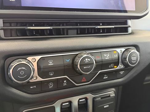 Used 2025 Jeep Wrangler Sport image 28