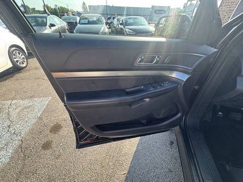 Used 2018 Ford Explorer XLT w/ Equipment Group 202A AWD/4WD image 39