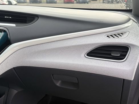 Used 2020 Chevrolet Bolt LT image 27