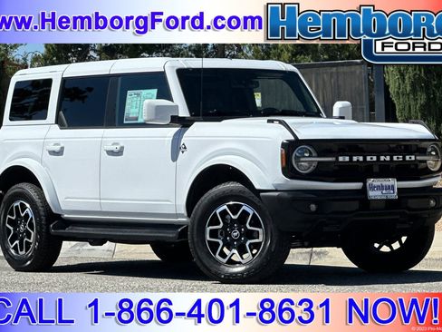 Used 2025 Ford Bronco Outer Banks AWD/4WD image 1