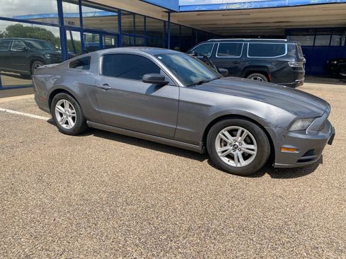 Used 2014 Ford Mustang Coupe w/ Equipment Group 102A RWD image 2