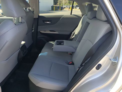 Used 2023 Toyota Venza LE image 20