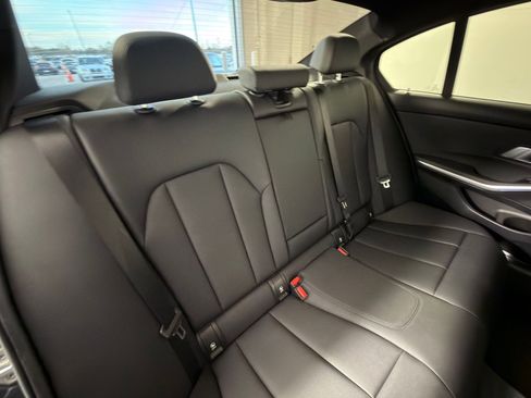 Used 2021 BMW 330i Sedan w/ M Sport Package image 32