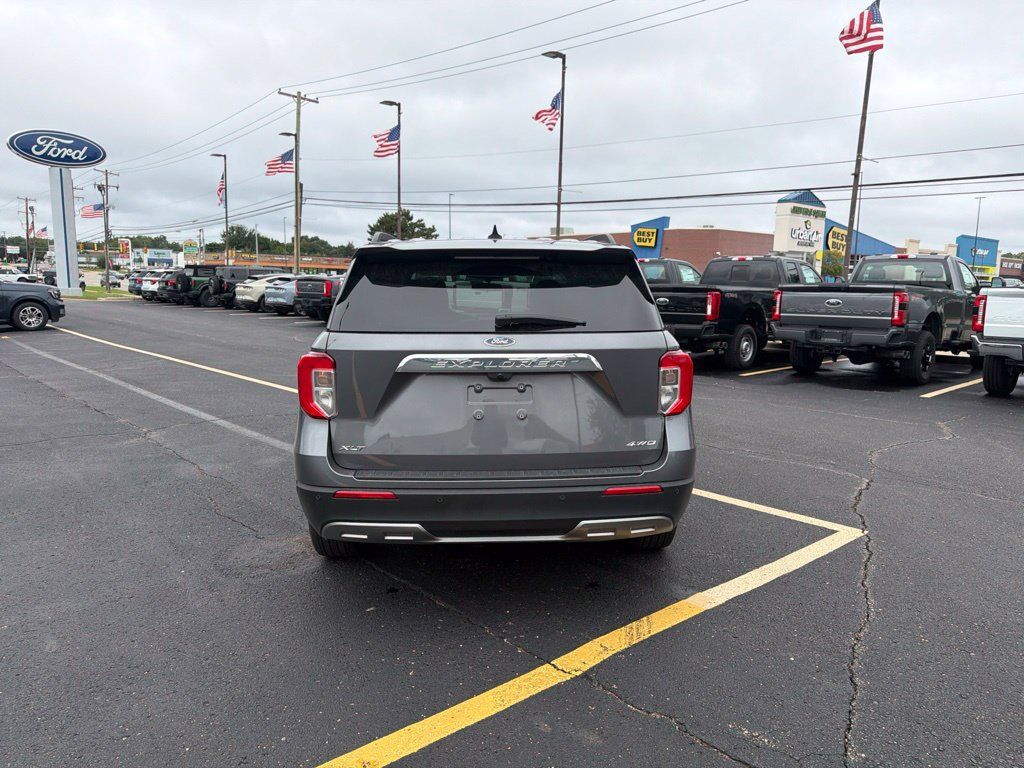 Used 2023 Ford Explorer XLT w/ Equipment Group 202A AWD/4WD image 6