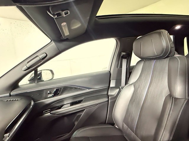Certified 2024 Cadillac Lyriq Luxury AWD/4WD image 17