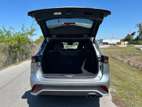 Used 2025 Toyota Highlander XSE image 10