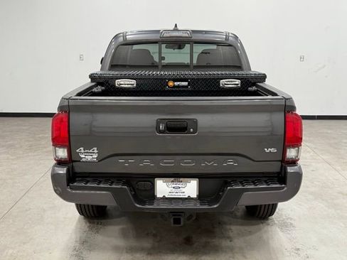 Used 2019 Toyota Tacoma SR image 10