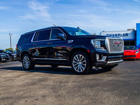 Used 2021 GMC Yukon XL Denali w/ Denali Premium Package AWD/4WD image 9