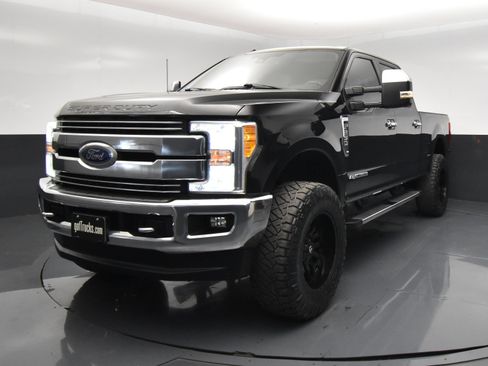 Used 2017 Ford F250 Lariat w/ Lariat Ultimate Package AWD/4WD image 2