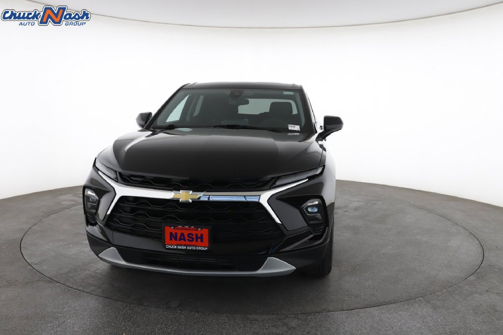 Used 2026 Chevrolet Blazer LT FWD image 3