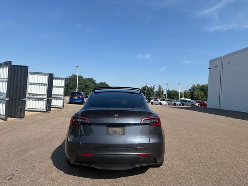 Used 2021 Tesla Model Y Long Range AWD/4WD image 6